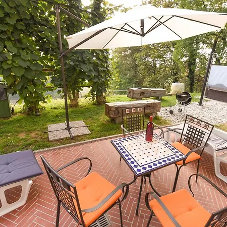 Nyaraló Liberg With Hot Tub And Sauna Brežice