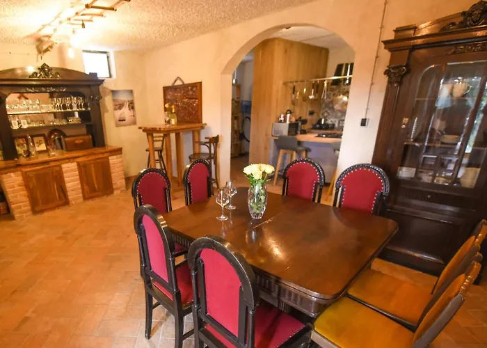 Počitniška hiša Liberg With Hot Tub And Sauna *