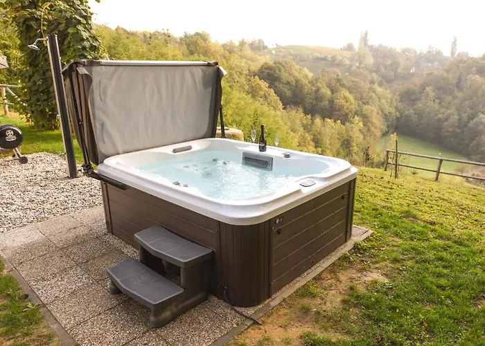 Počitniška hiša Liberg With Hot Tub And Sauna Brezice