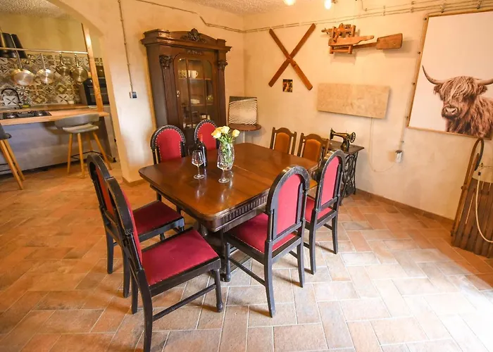 Počitniška hiša Liberg With Hot Tub And Sauna *